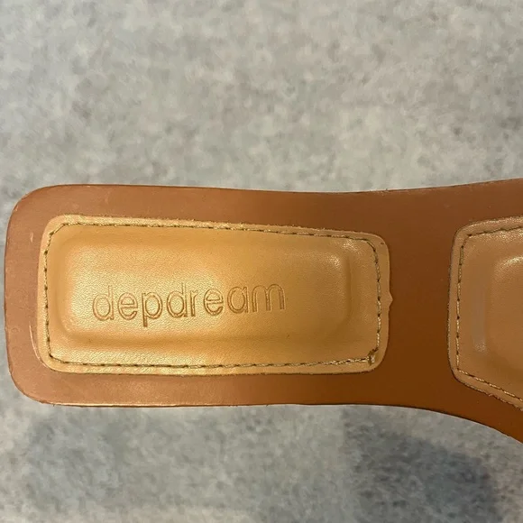 Braided caramel colored flat sandals - Picture 3 of 4